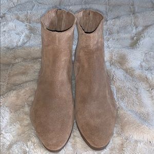 Vince camuto booties with zipper in the back